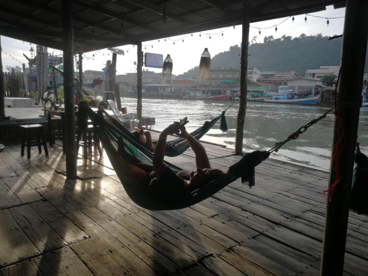 Rub Lom Chom Klong Homestay Chumphon Bagian luar foto