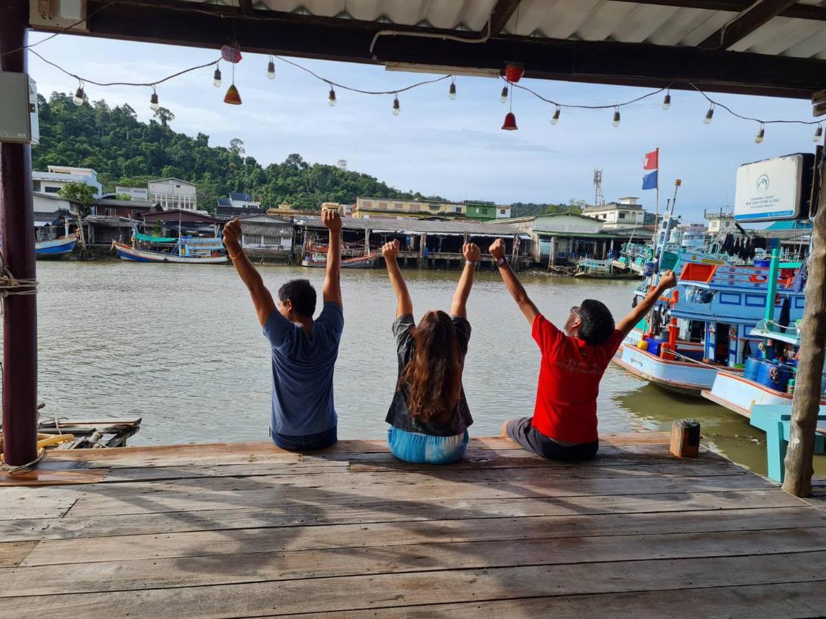 Rub Lom Chom Klong Homestay Chumphon Bagian luar foto