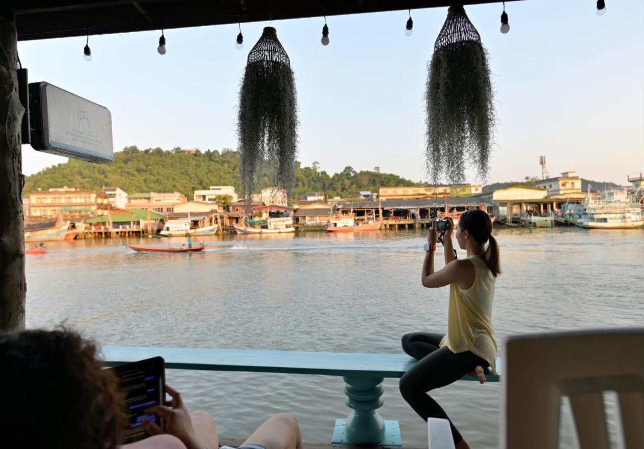 Rub Lom Chom Klong Homestay Chumphon Bagian luar foto