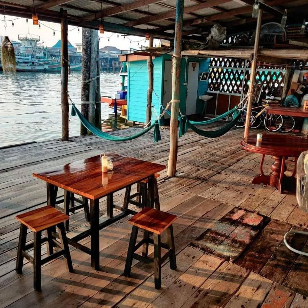 Rub Lom Chom Klong Homestay Chumphon Bagian luar foto