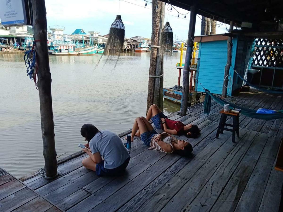 Rub Lom Chom Klong Homestay Chumphon Bagian luar foto