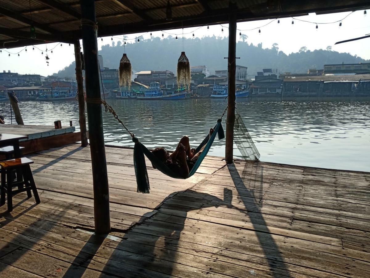 Rub Lom Chom Klong Homestay Chumphon Bagian luar foto