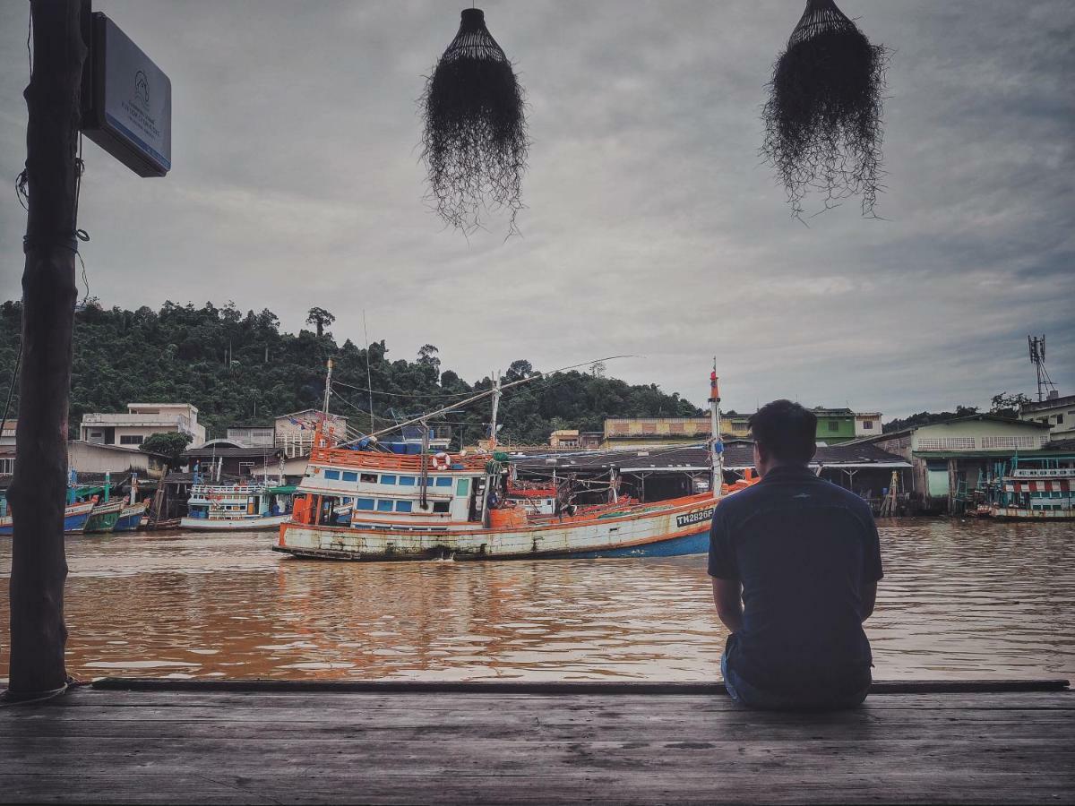 Rub Lom Chom Klong Homestay Chumphon Bagian luar foto