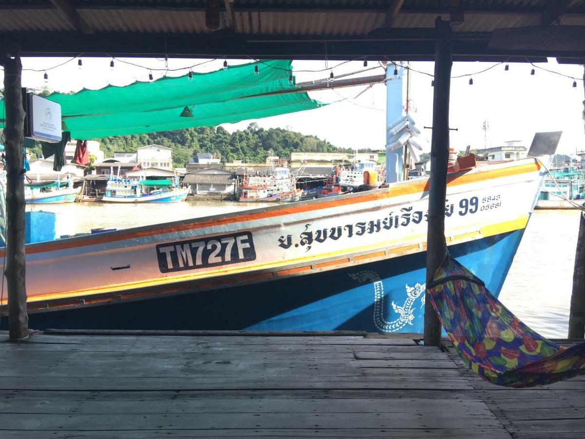 Rub Lom Chom Klong Homestay Chumphon Bagian luar foto