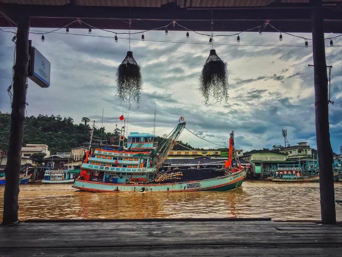 Rub Lom Chom Klong Homestay Chumphon Bagian luar foto