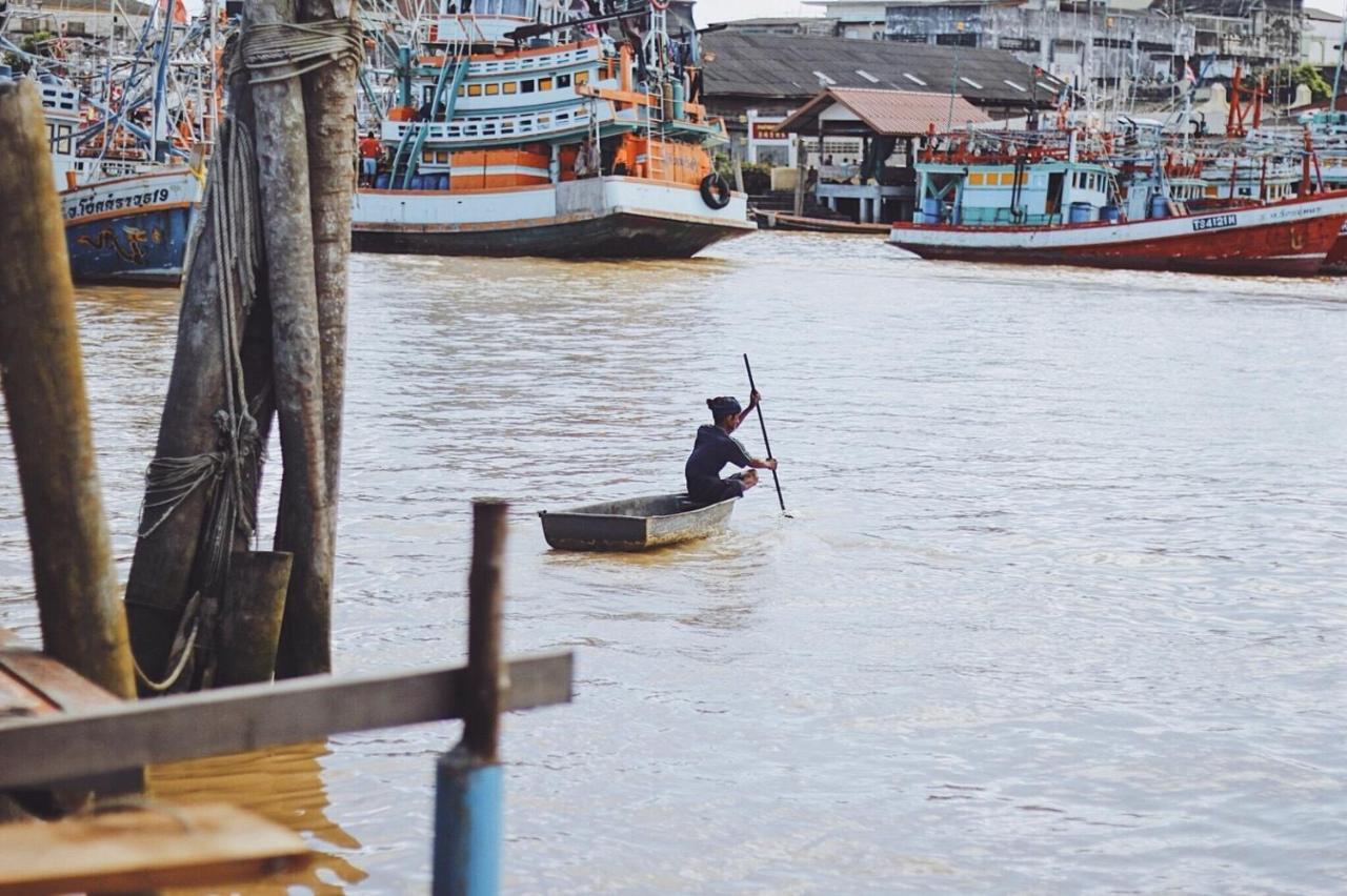 Rub Lom Chom Klong Homestay Chumphon Bagian luar foto